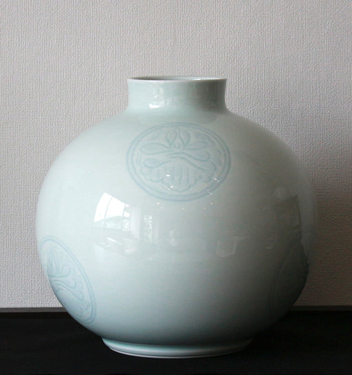 23736　人間国宝　井上萬二　 (Blue-white porcelain Engraving pot)　 INOUE　Manji